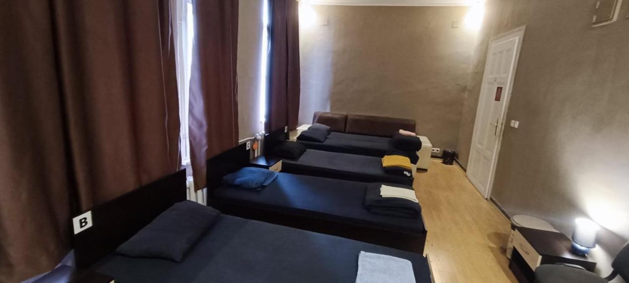 Hostel Deluxe In The Middle Of The Downtown *
